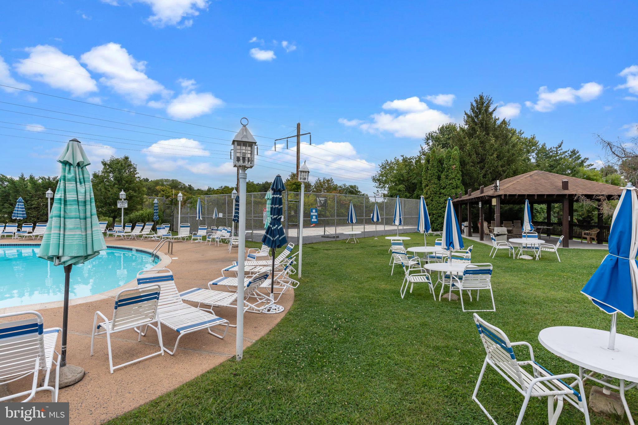 FOUNTAIN POINTE - Residential