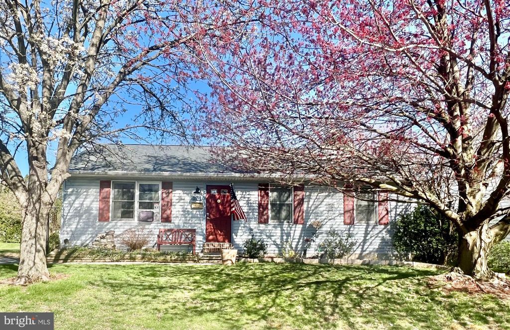 Photo of 231 School Lane, Elizabethtown, PA 17022 (MLS # PALA2048930)