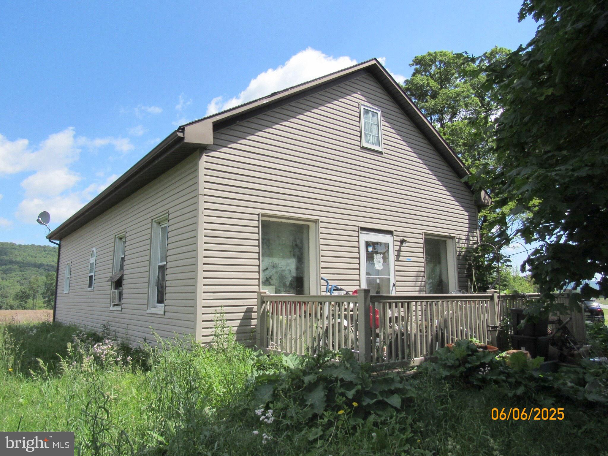 This property is now active in an online auction. The sale will be subject to a 5% buyer's premium pursuant to the Auction Terms and Conditions (minimums may apply). All auction bids will be processed subject to seller approval. You will not be able to view this property. Online auction starts on 06/23/2025 and ends on 06/25/2025. Garage to the right of subject is NOT part of this property.