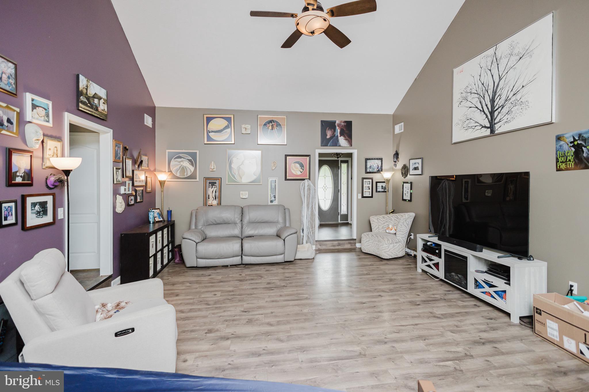 WHITE OAKS - Residential