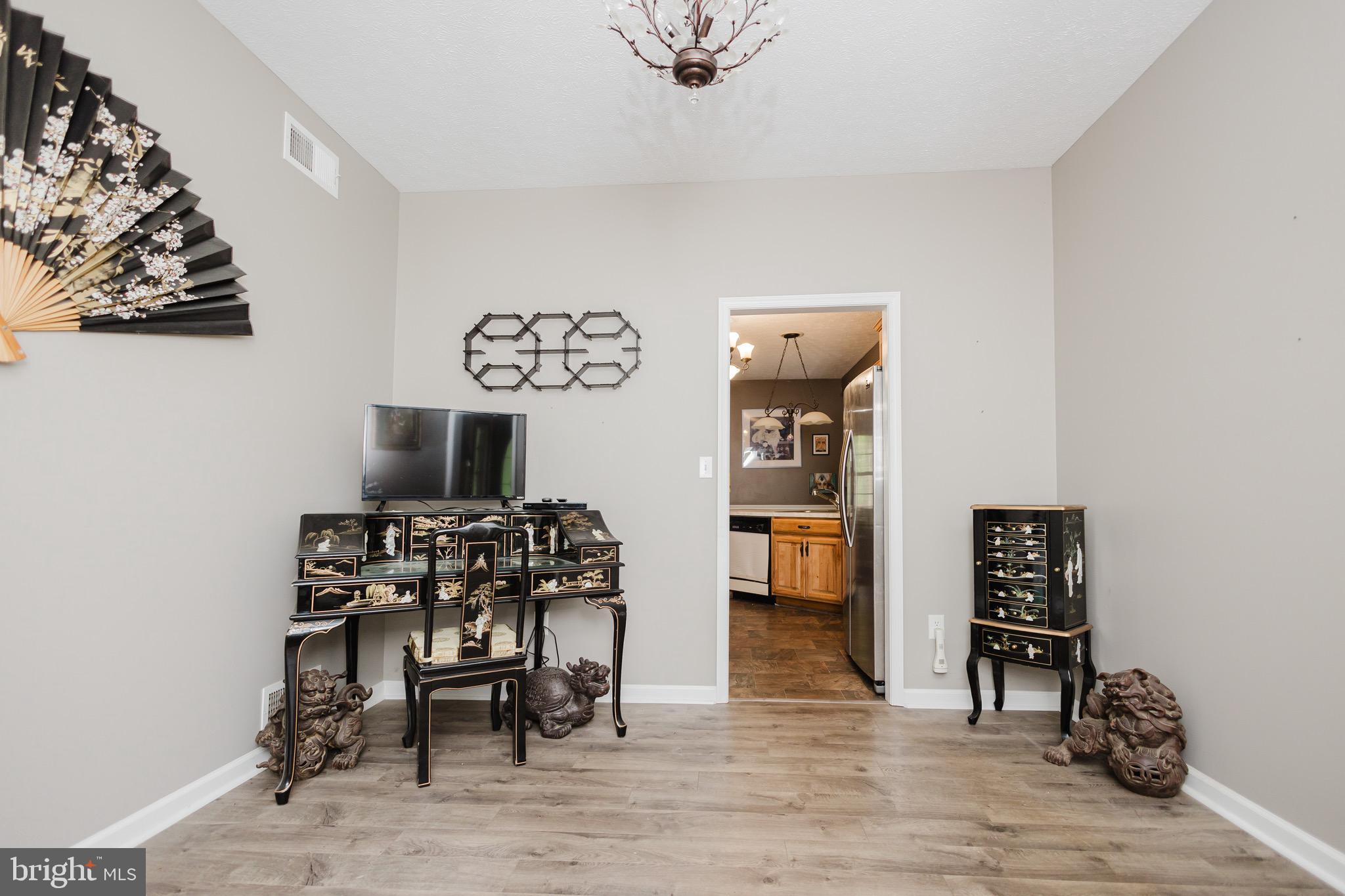 WHITE OAKS - Residential