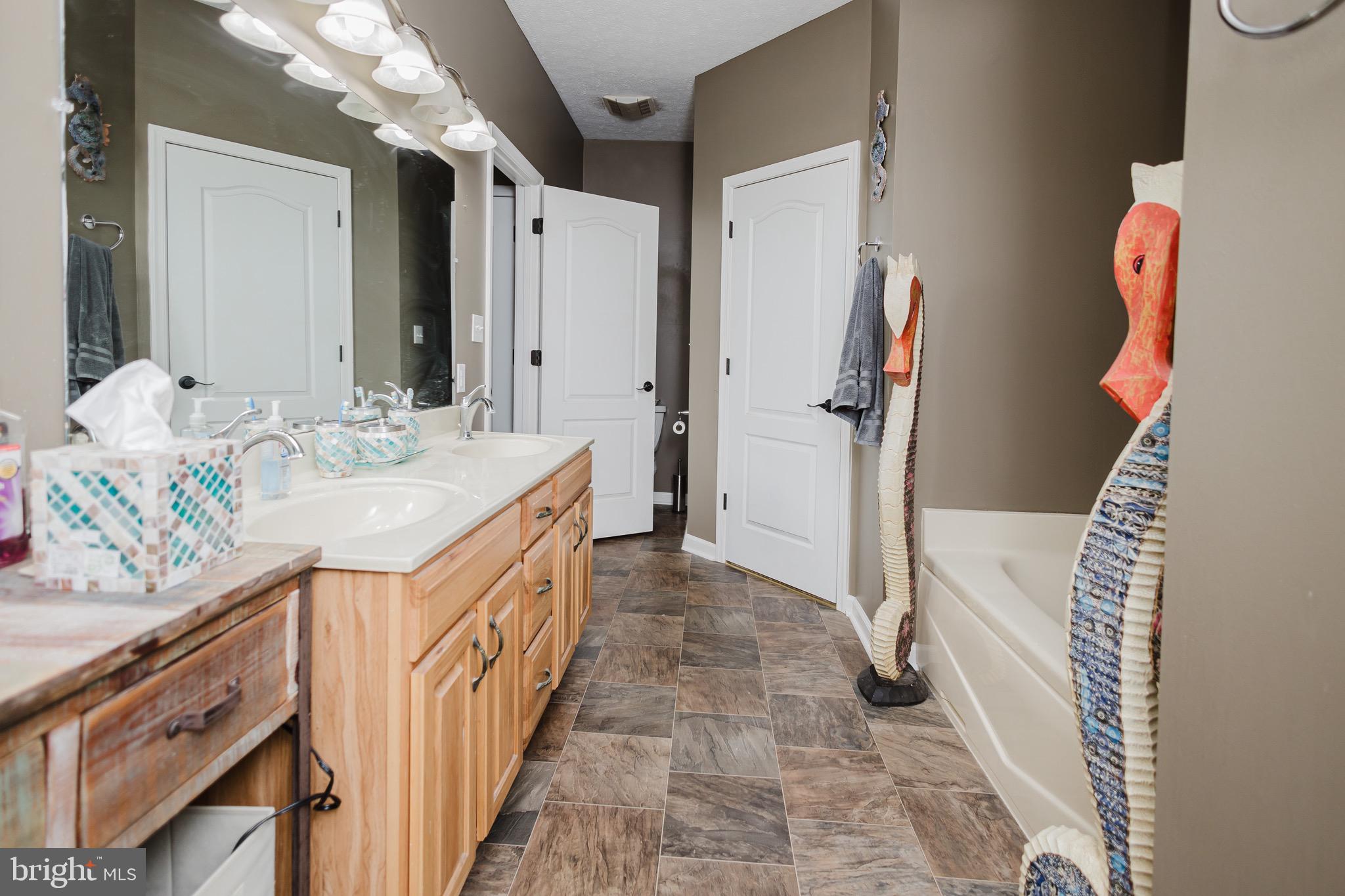 WHITE OAKS - Residential