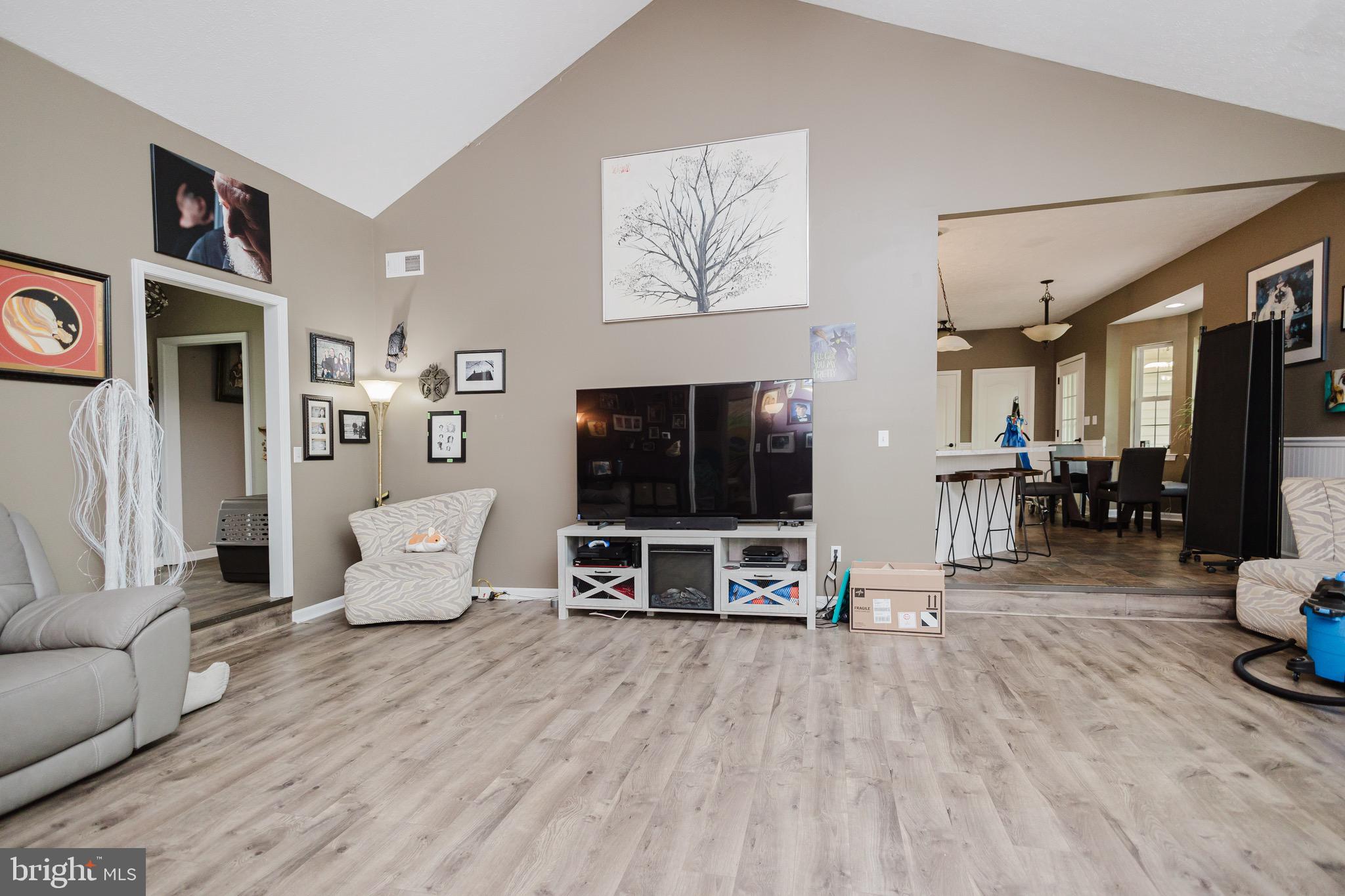 WHITE OAKS - Residential