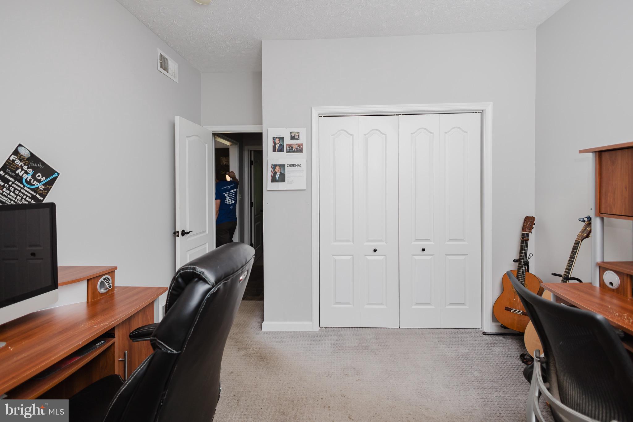 WHITE OAKS - Residential