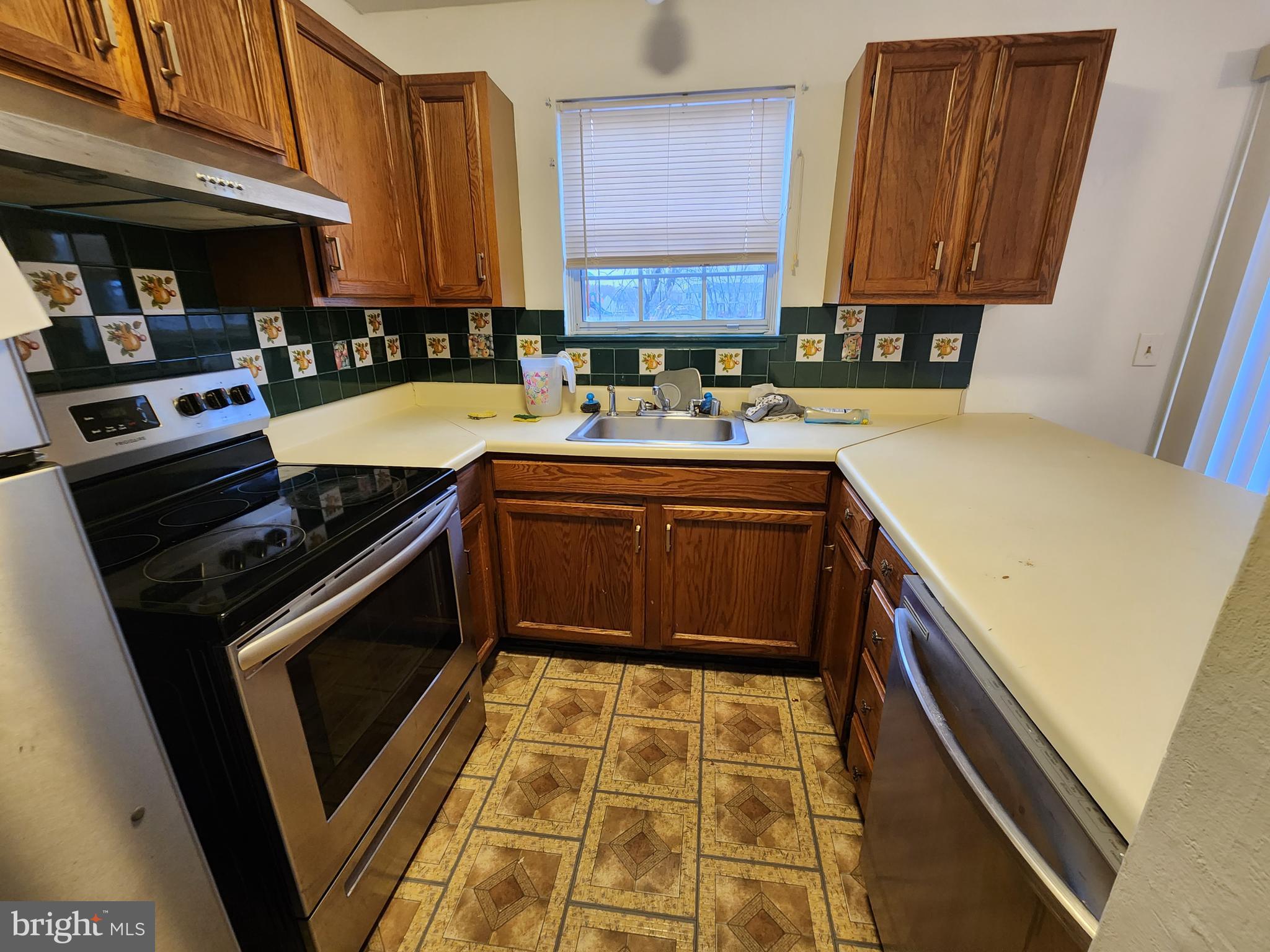 EDGEWOOD MEADOWS - Residential Lease