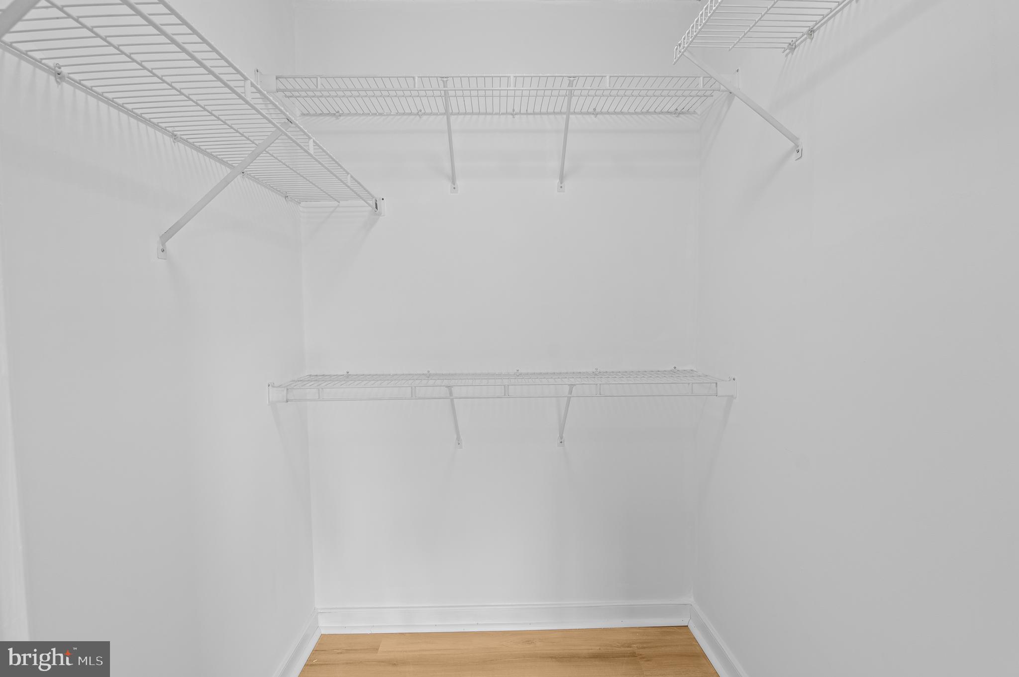 COUNTRY WALK - Residential