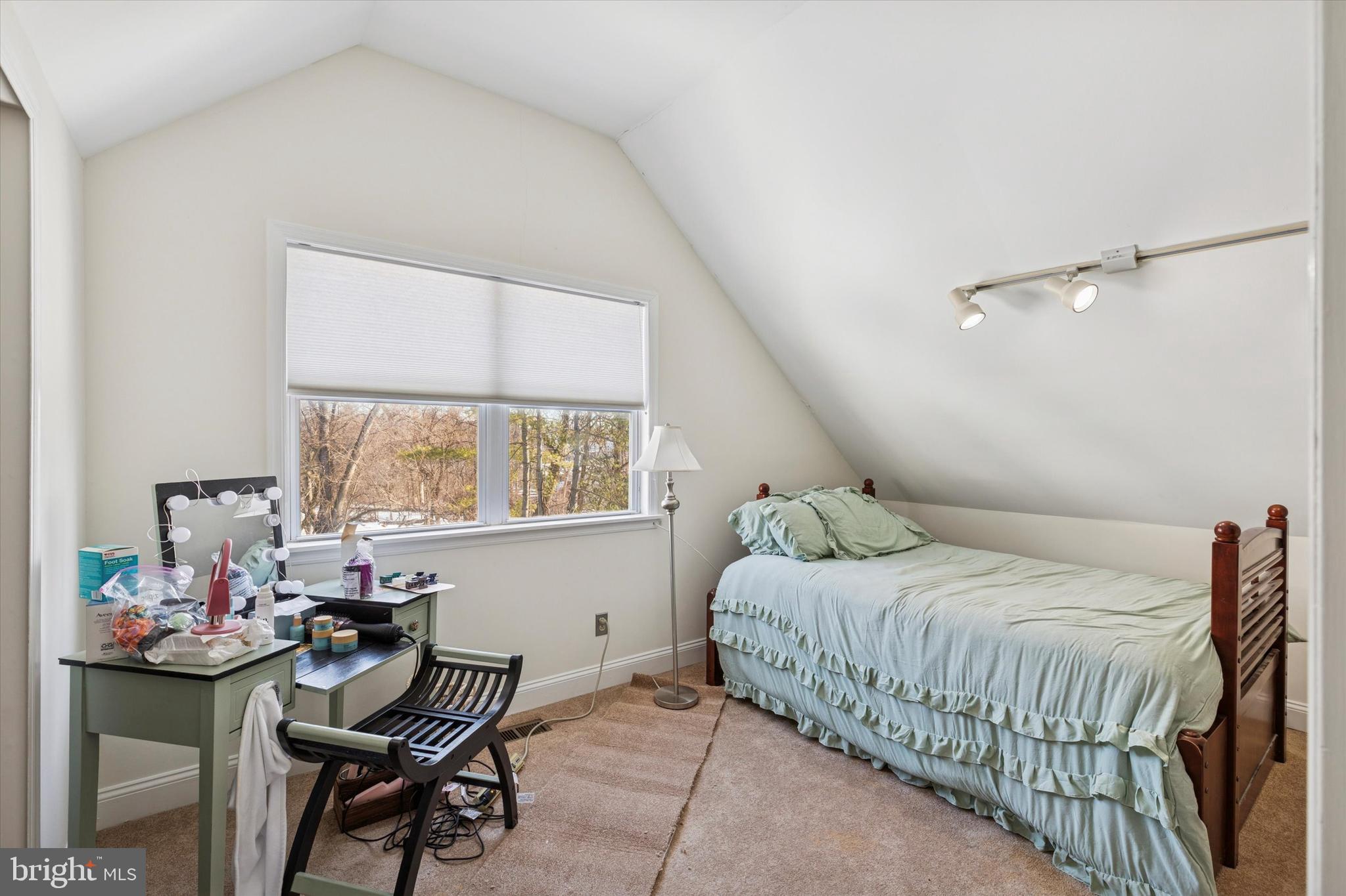 GERMANY HILL - Residential Income