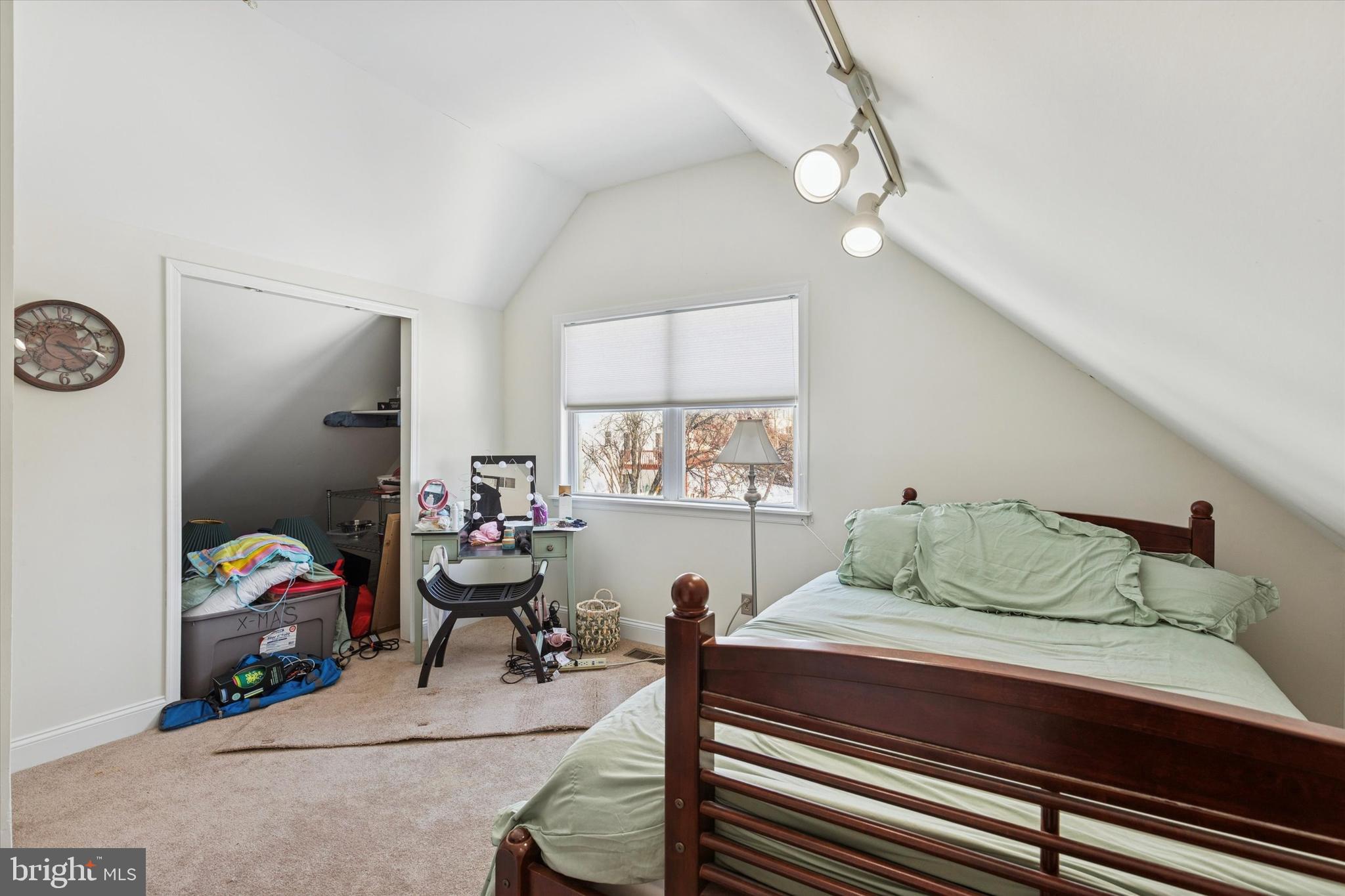 GERMANY HILL - Residential Income