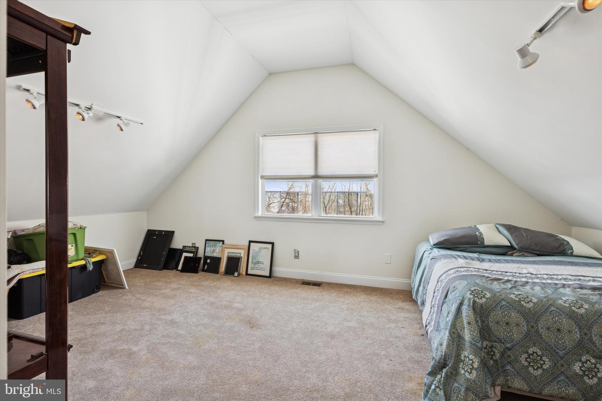 GERMANY HILL - Residential Income