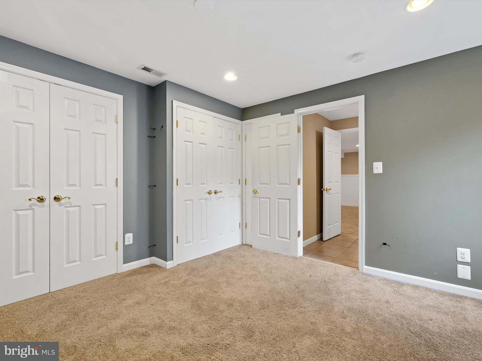 THE MEADOWS - Residential Lease