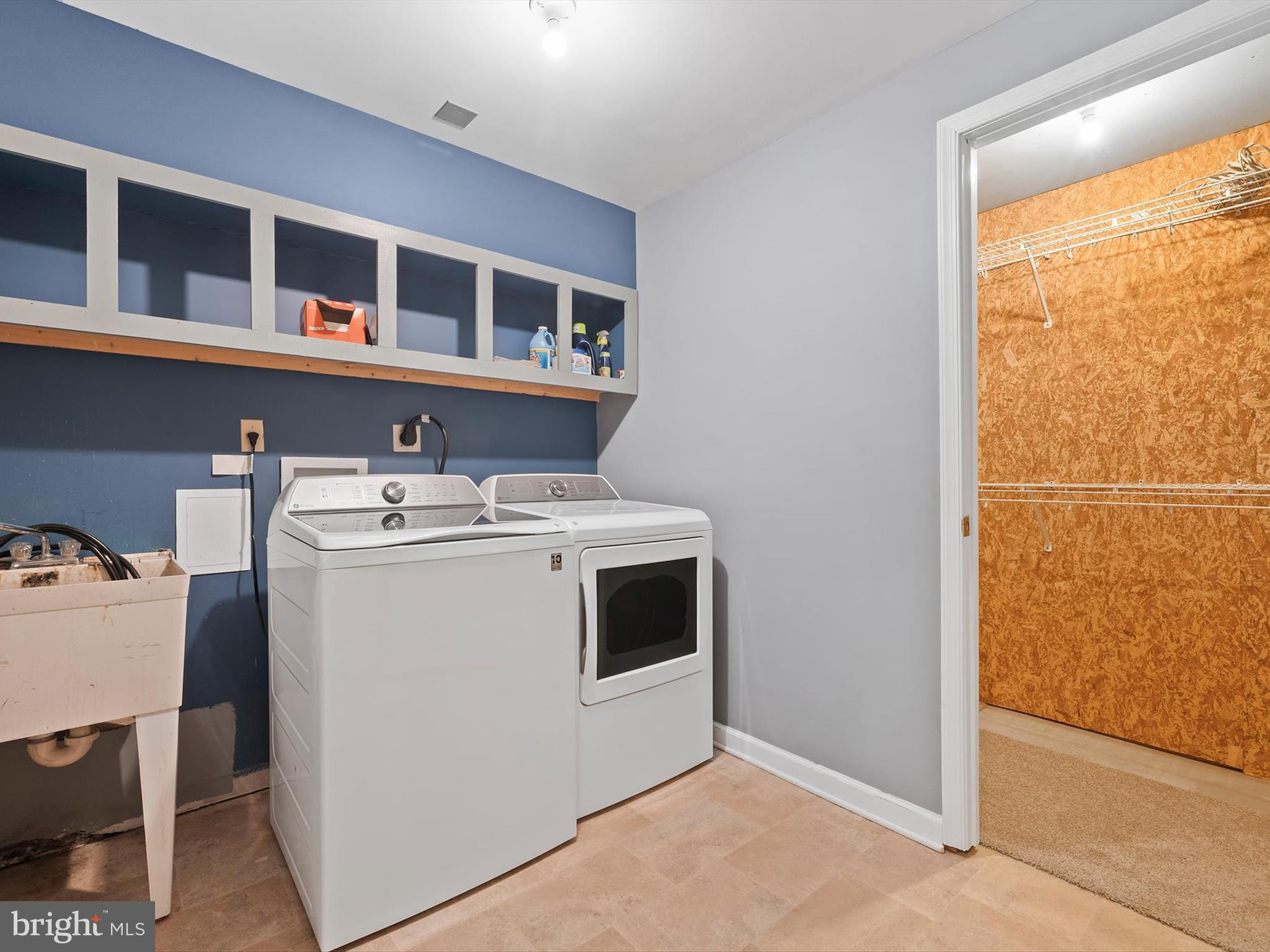 THE MEADOWS - Residential Lease