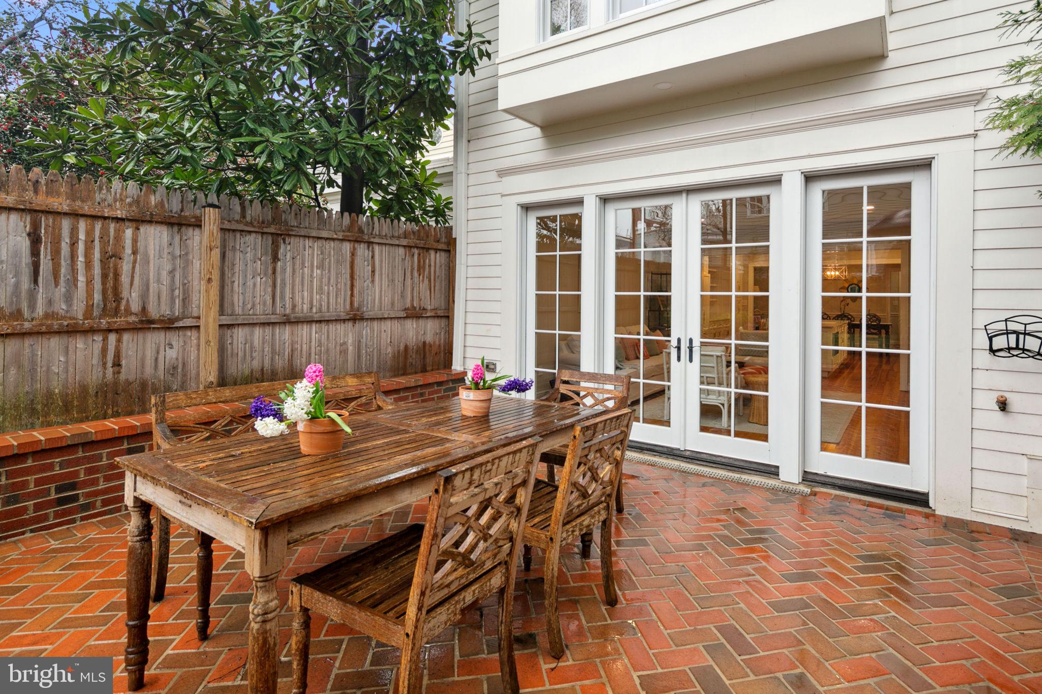 OLD TOWN ALEXANDRIA - Residential