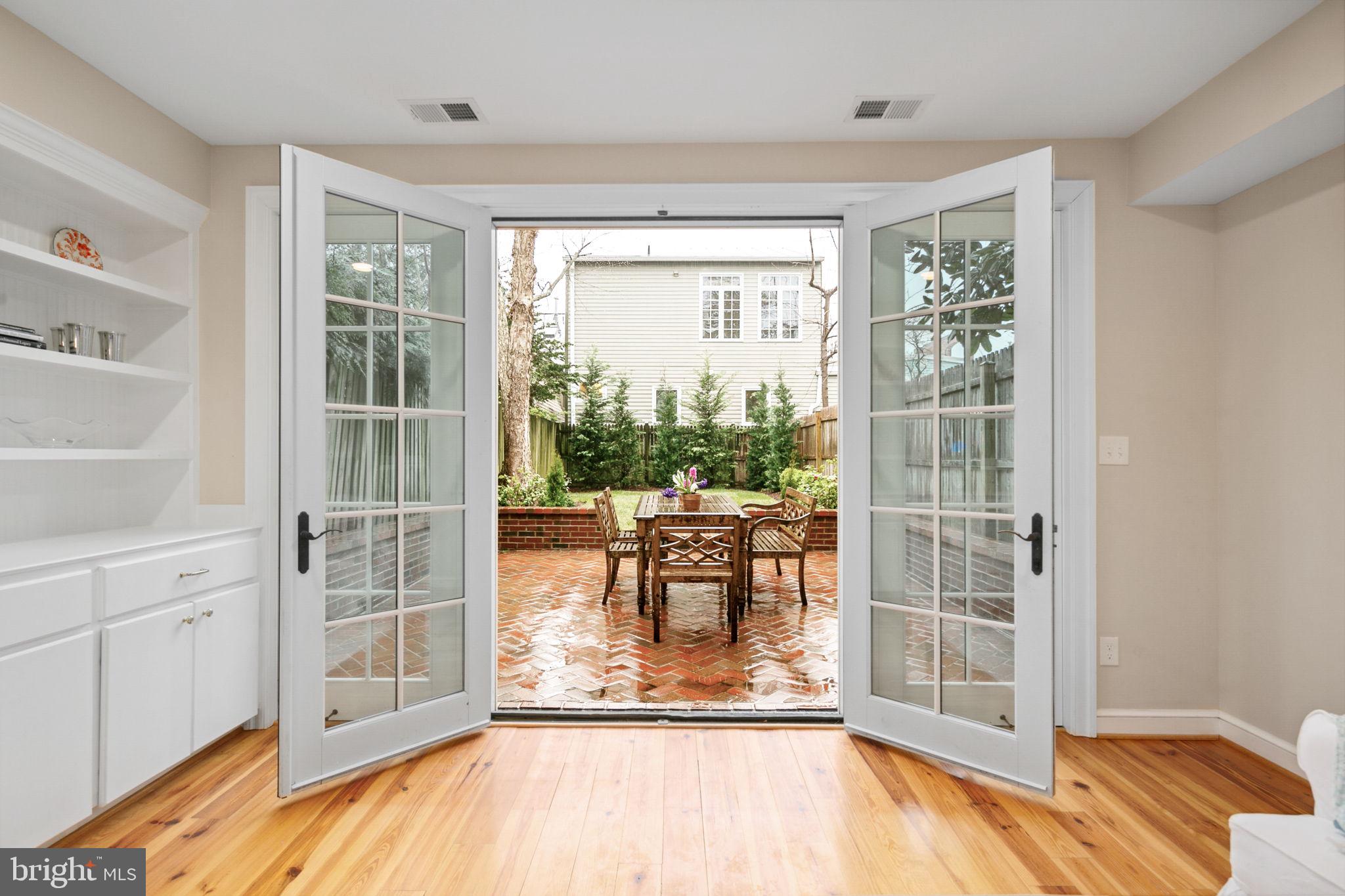 OLD TOWN ALEXANDRIA - Residential