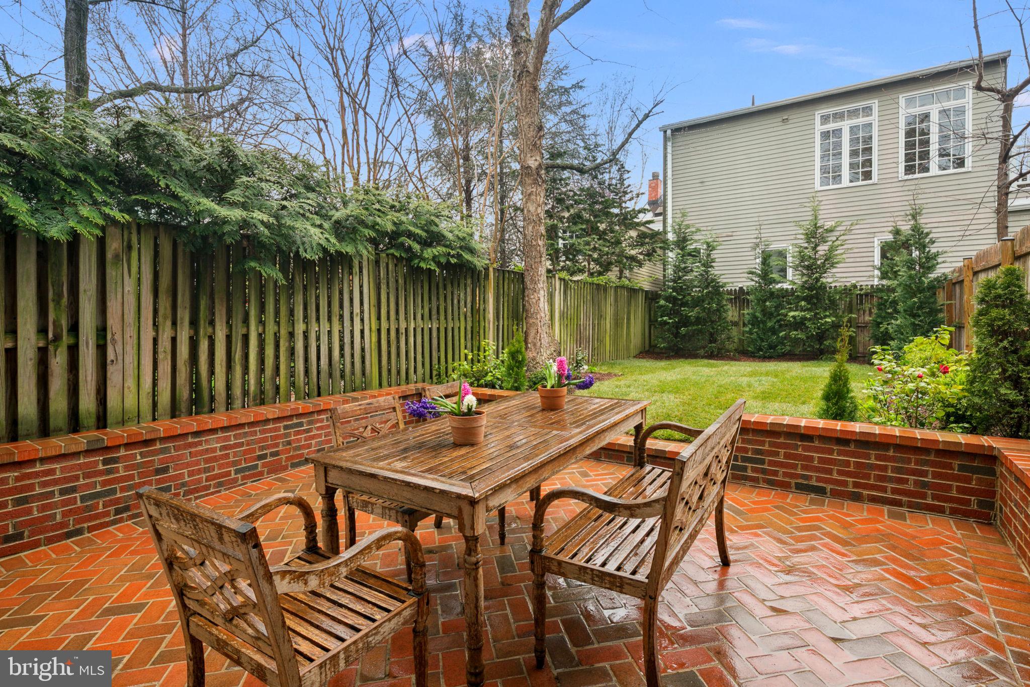 OLD TOWN ALEXANDRIA - Residential