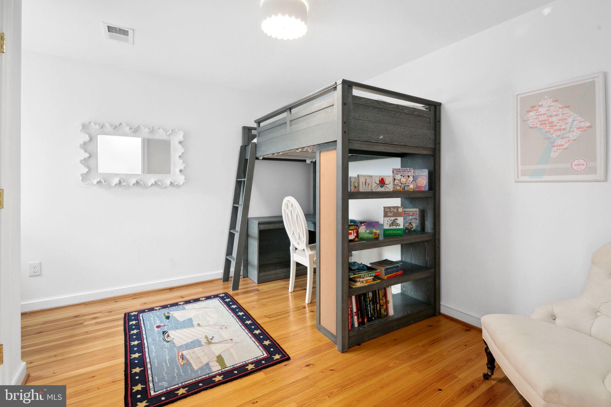 OLD TOWN ALEXANDRIA - Residential