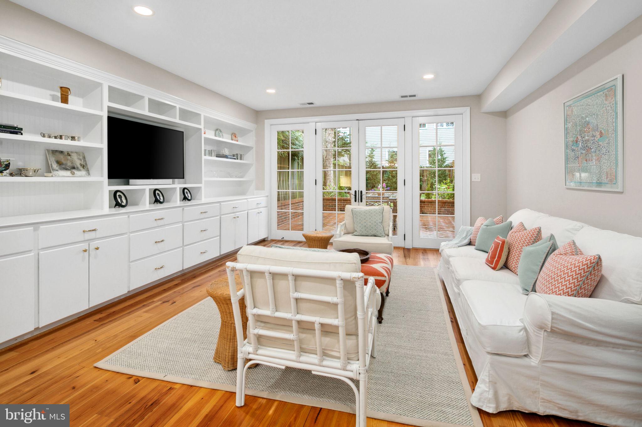 OLD TOWN ALEXANDRIA - Residential