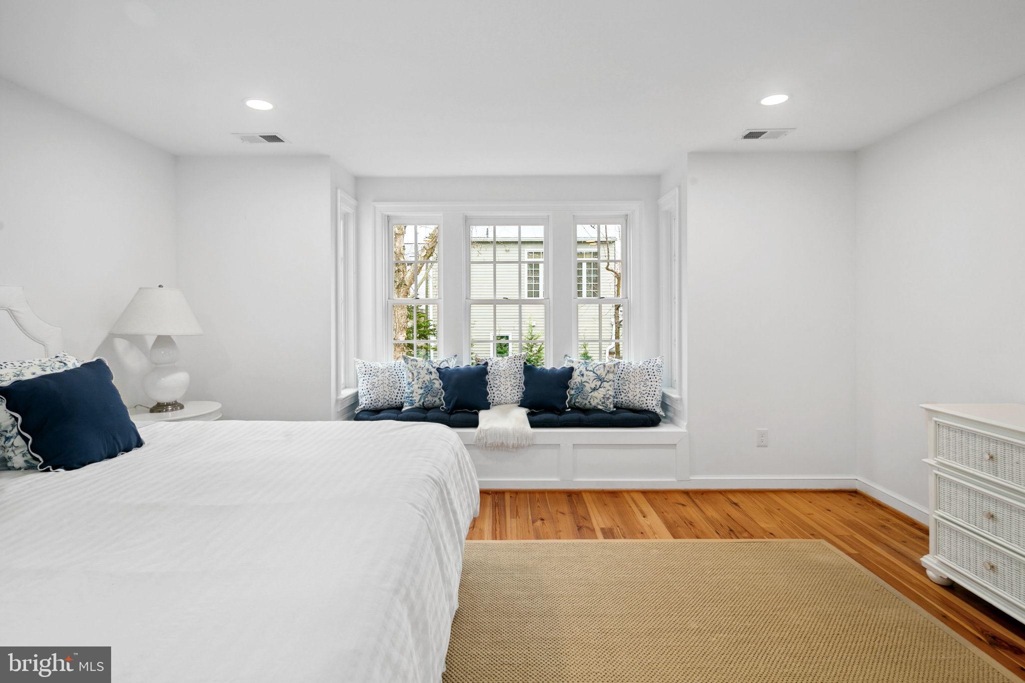 OLD TOWN ALEXANDRIA - Residential