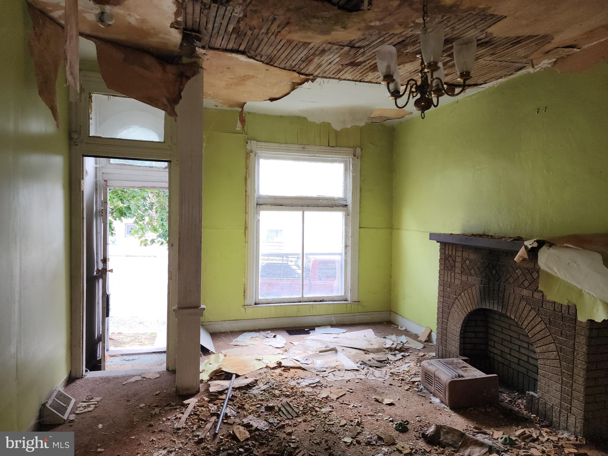 BROADWAY EAST - Residential