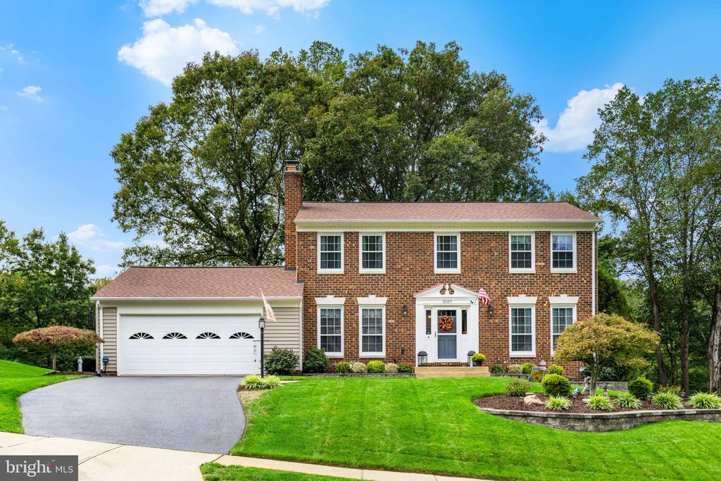 Photo of 3507 Mount Burnside Way, WOODBRIDGE, VA 22192 (MLS # VAPW2104866)