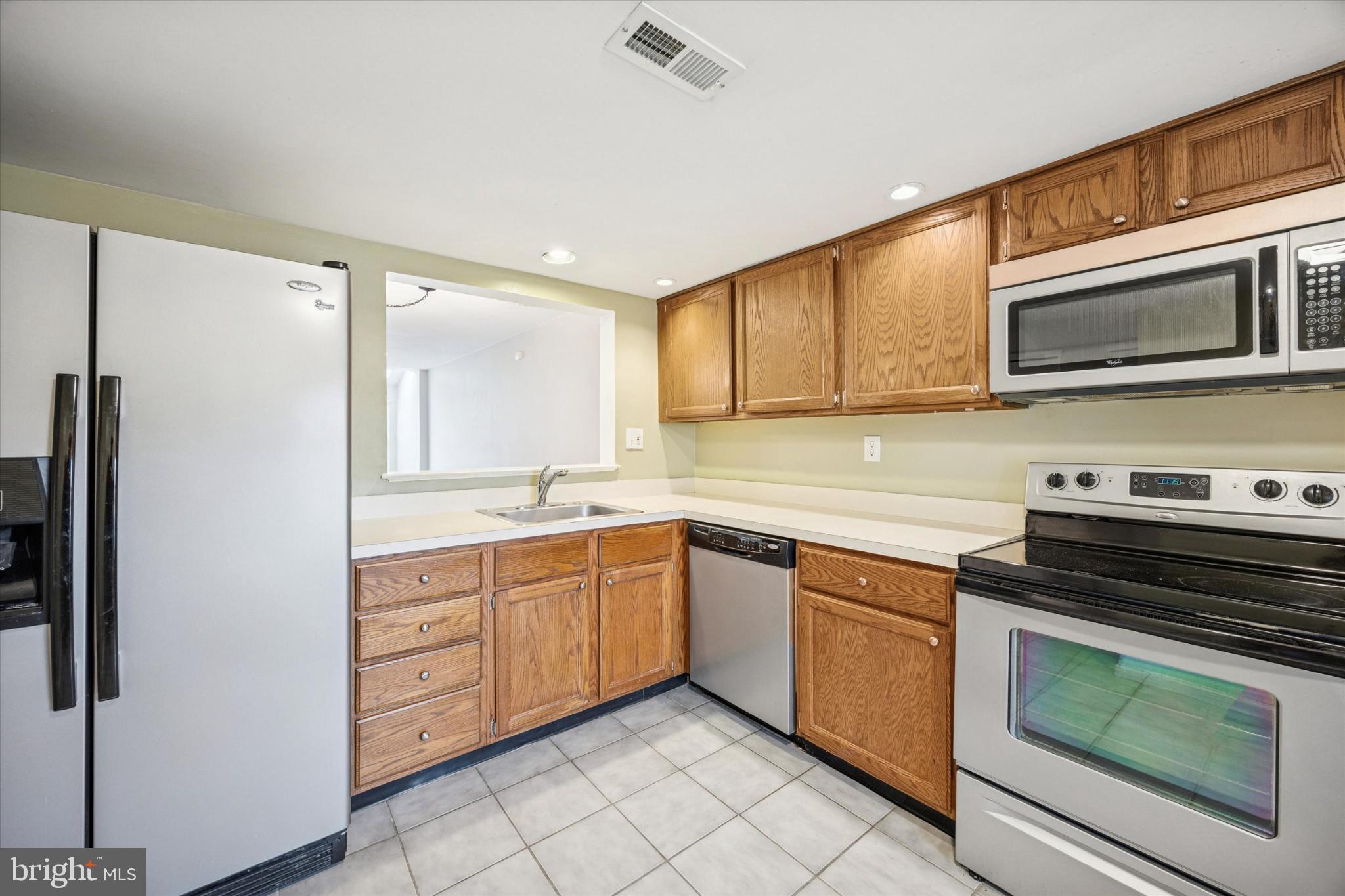 VILLAGE SHIRES - Residential