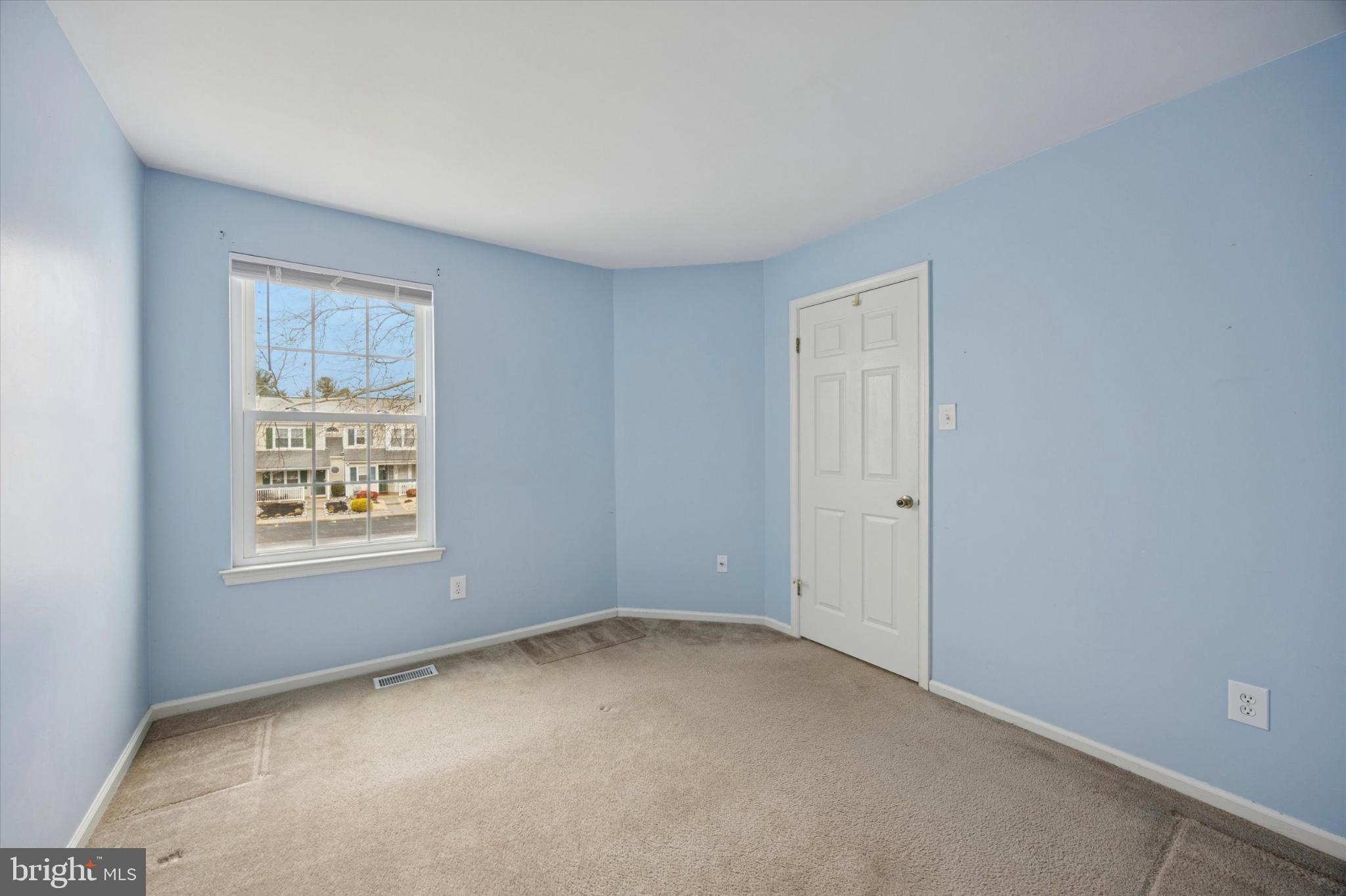 VILLAGE SHIRES - Residential