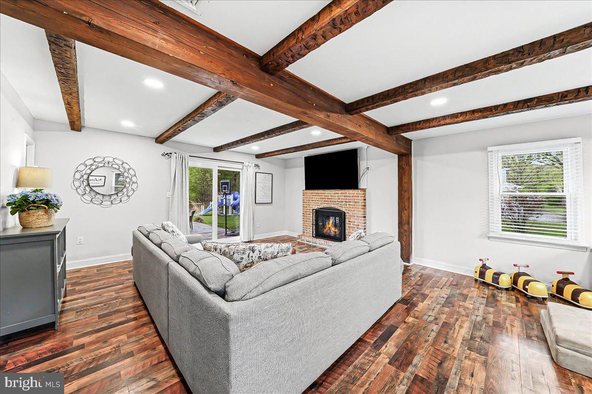 LAUREL - Residential