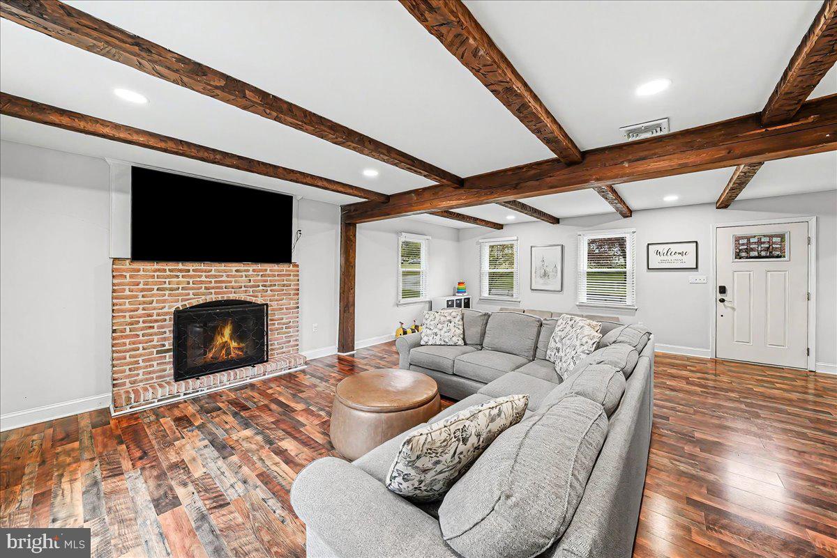 LAUREL - Residential