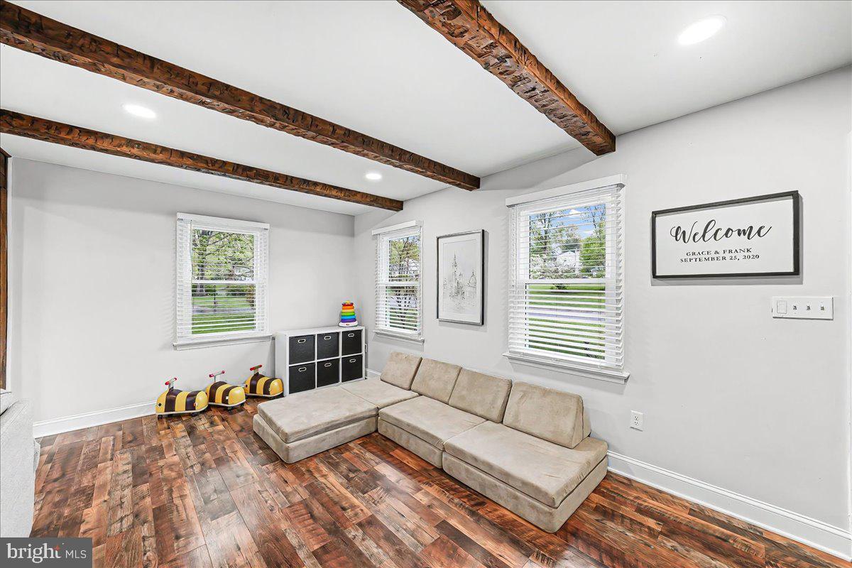 LAUREL - Residential