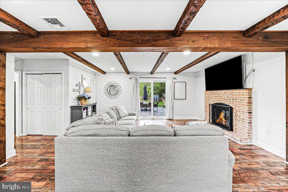 LAUREL - Residential