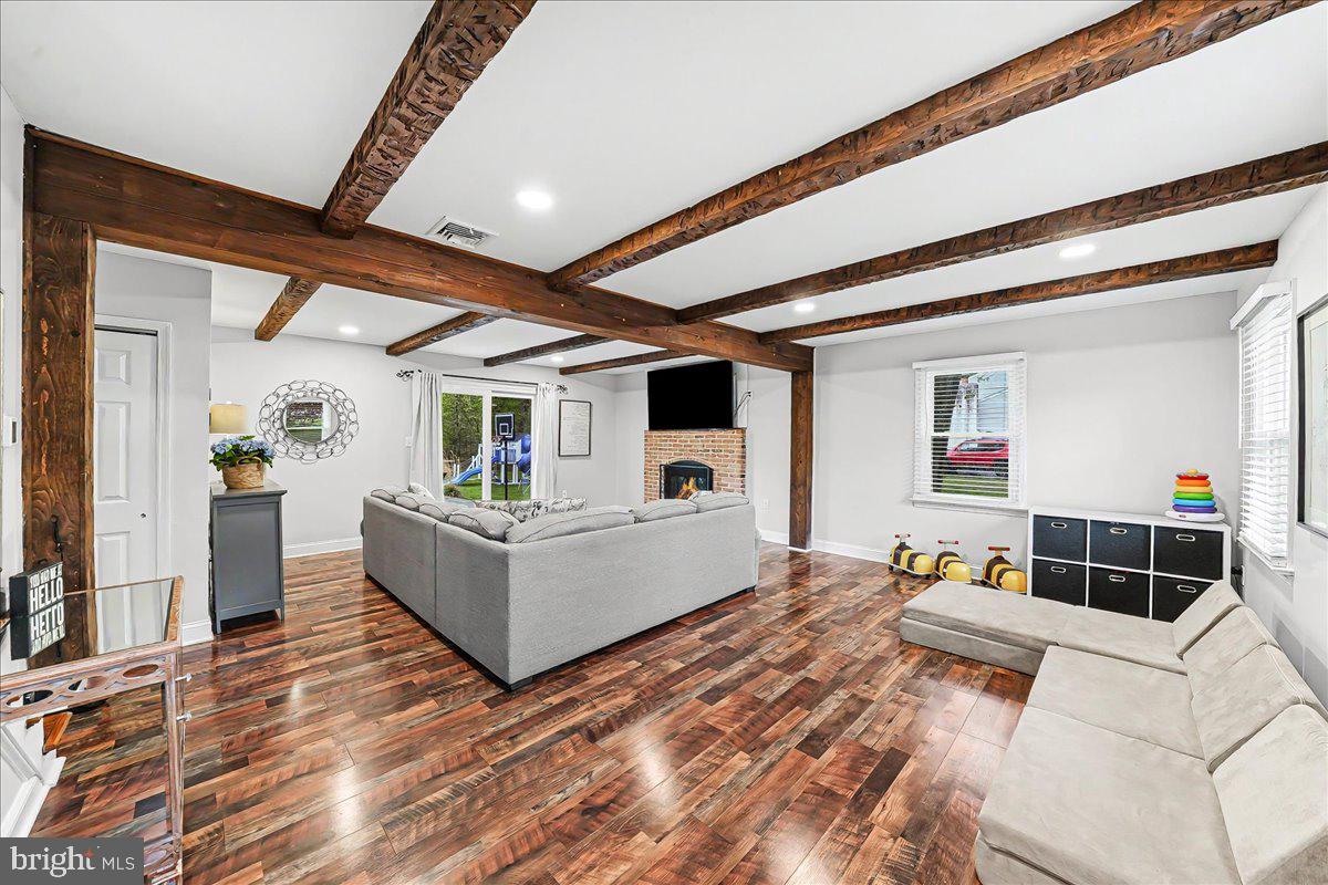 LAUREL - Residential