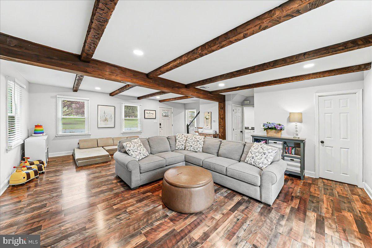 LAUREL - Residential