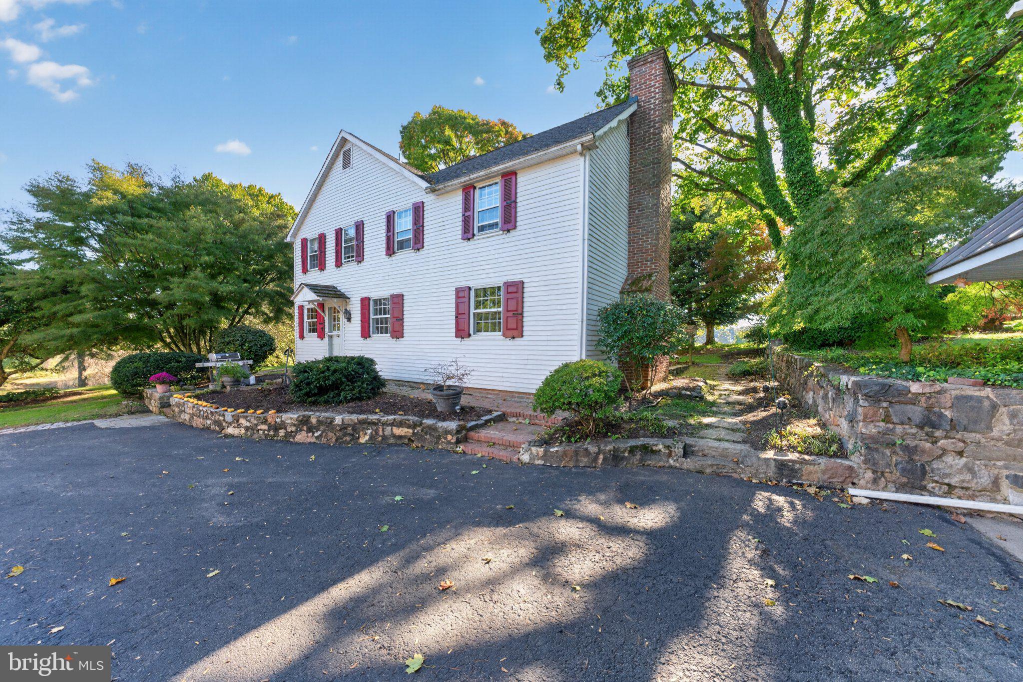 548 S GUERNSEY ROAD