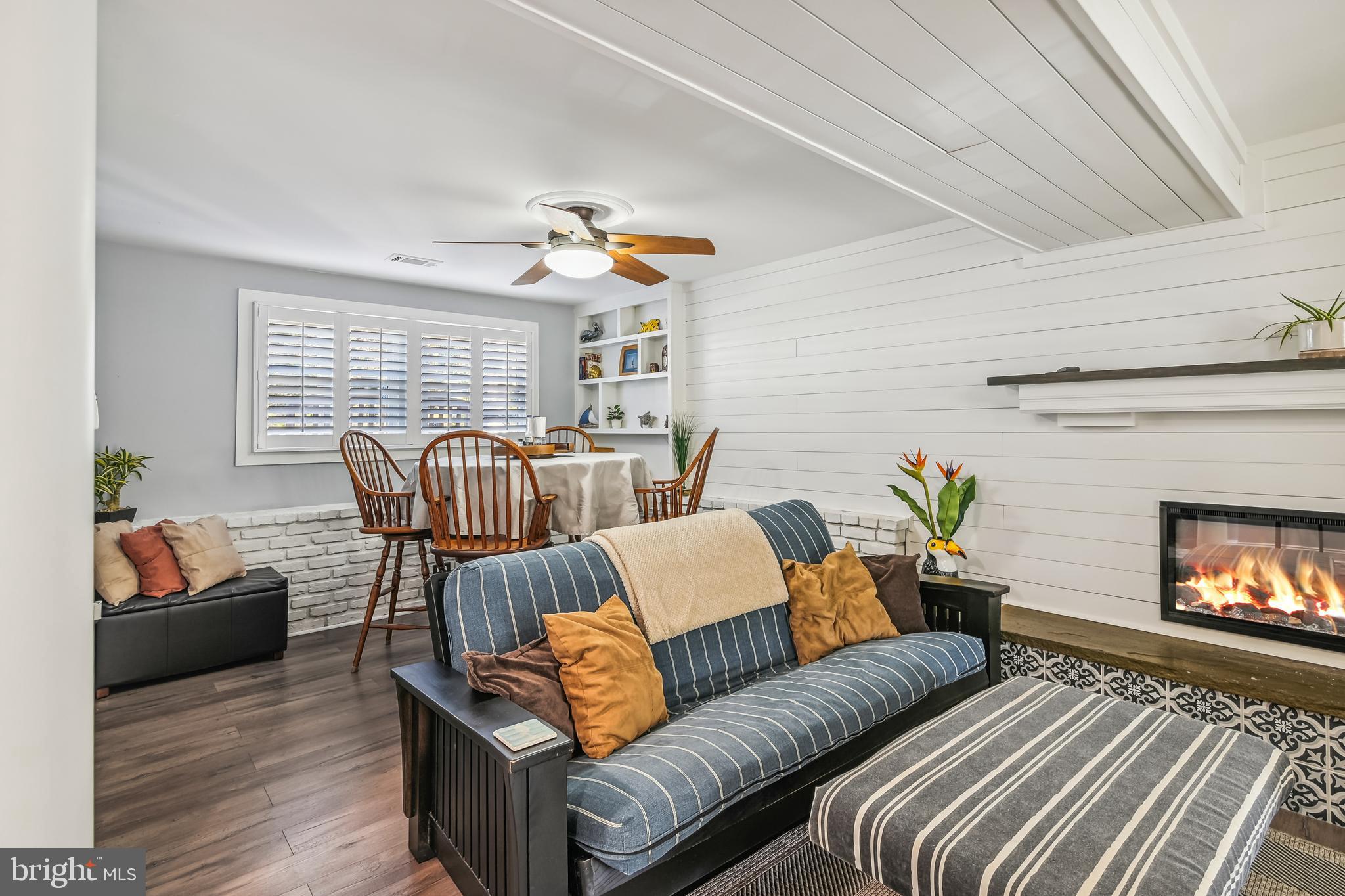 FOUR SEASONS ESTATES - Residential