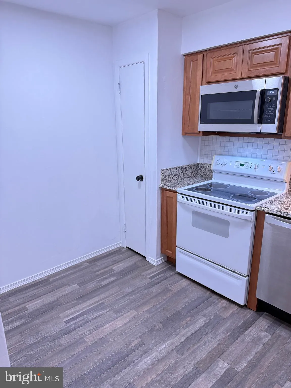 Newark, Delaware 19702, United States, 2 Bedrooms Bedrooms, ,2 BathroomsBathrooms,Residential,Contingent,222680