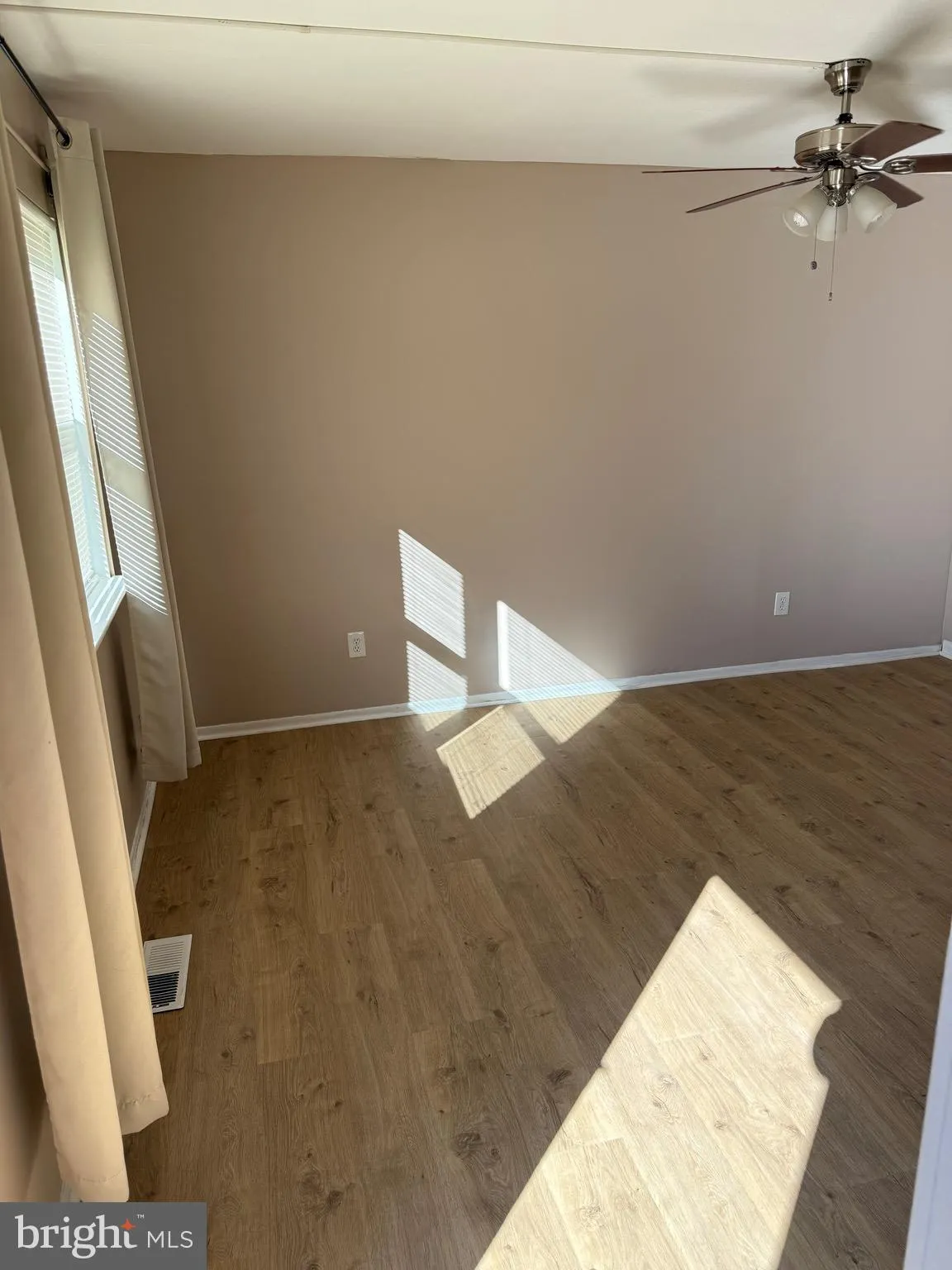 Newark, Delaware 19702, United States, 2 Bedrooms Bedrooms, ,2 BathroomsBathrooms,Residential,Contingent,222680