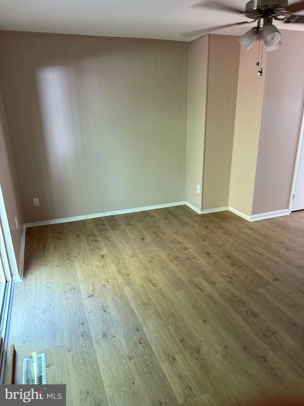 Newark, Delaware 19702, United States, 2 Bedrooms Bedrooms, ,2 BathroomsBathrooms,Residential,Contingent,222680