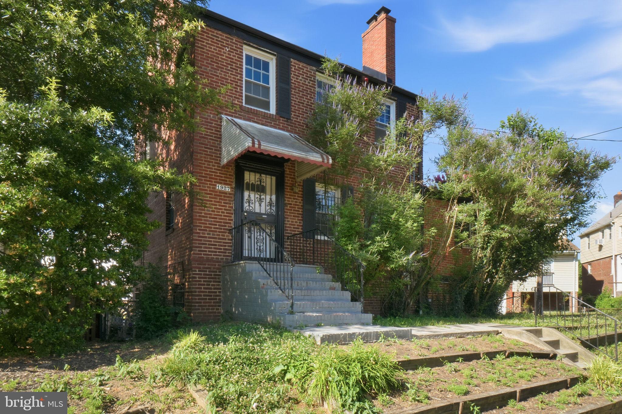 1927 QUINCY STREET NE