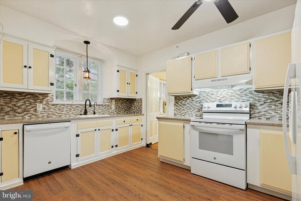 Photo of 134 Yew Road, CHELTENHAM, PA 19012 (MLS # PAMC2163154)