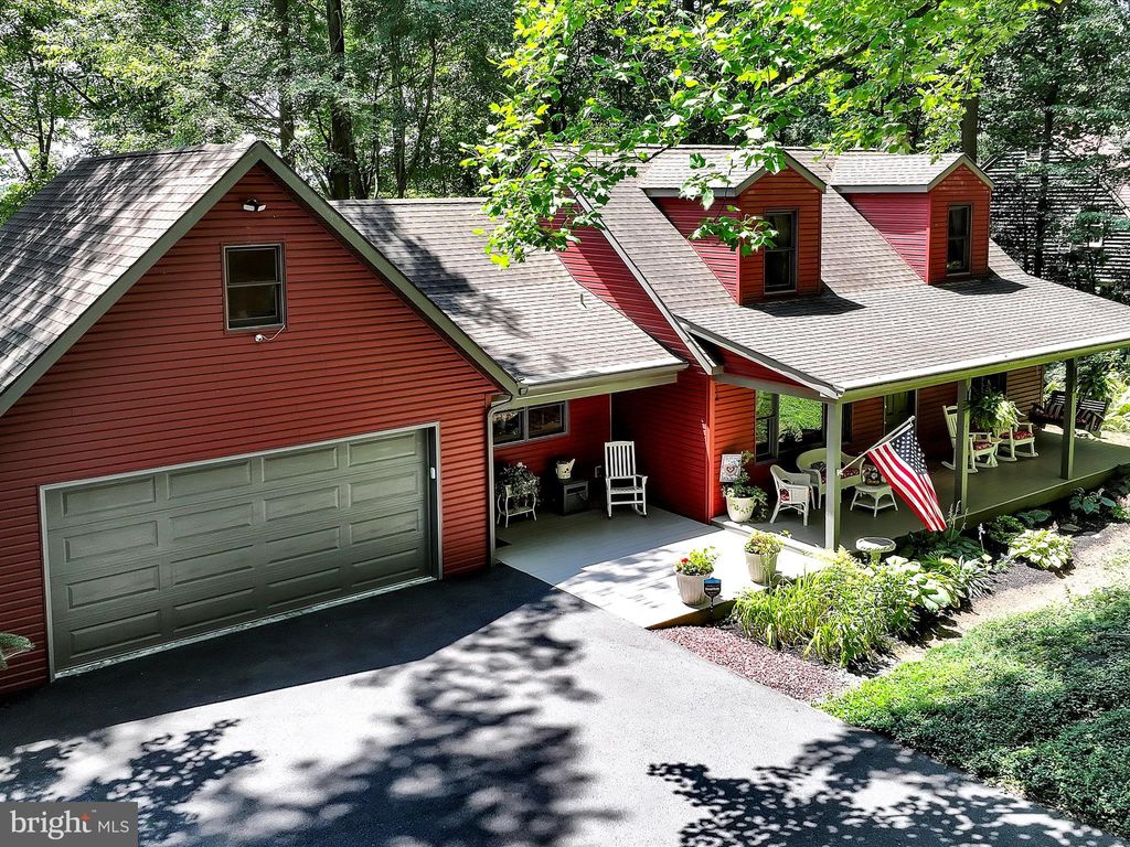 Photo of 351 Dead End Road, Lititz, PA 17543 (MLS # PALA2053290)