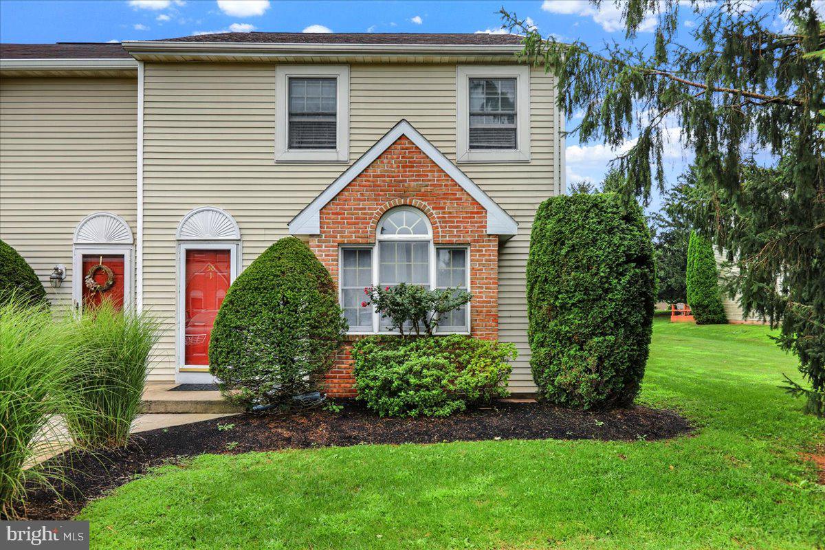 Welcome to easy living in the highly sought-after Laurel Springs community! This beautifully maintained end-unit townhome offers the perfect blend of comfort, style, and convenience with no lawn mowing required! Enjoy the spacious three-bedroom layout, featuring an inviting open-concept living room and formal dining area, ideal for both everyday living and entertaining.
Step into the updated kitchen with sleek stainless steel appliances (all included!) and plenty of counter space for your culinary adventures. Just off the kitchen, the large private deck offers a perfect setting for outdoor gatherings or peaceful morning coffee.
Downstairs, you’ll find a fully finished basement, ideal for a home office, gym, media room, or additional living space. This home also boasts a brand new roof, offering peace of mind for years to come.
Enjoy community amenities including a sparkling pool, beautifully maintained grounds, and a low-maintenance lifestyle in one of the area’s most desirable neighborhoods.
Don’t miss your opportunity to call this Laurel Springs gem your new home!
Open house: Sunday, August 3rd, 3:00-5:00