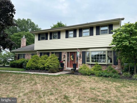 Photo of 172 Hillcrest Lane, Elizabethtown, PA 17022 (MLS # PALA2054366)