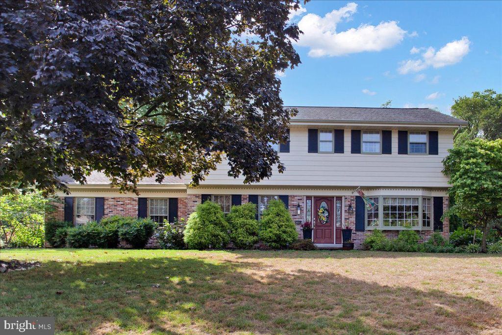 Photo of 172 Hillcrest Lane, Elizabethtown, PA 17022 (MLS # PALA2054366)