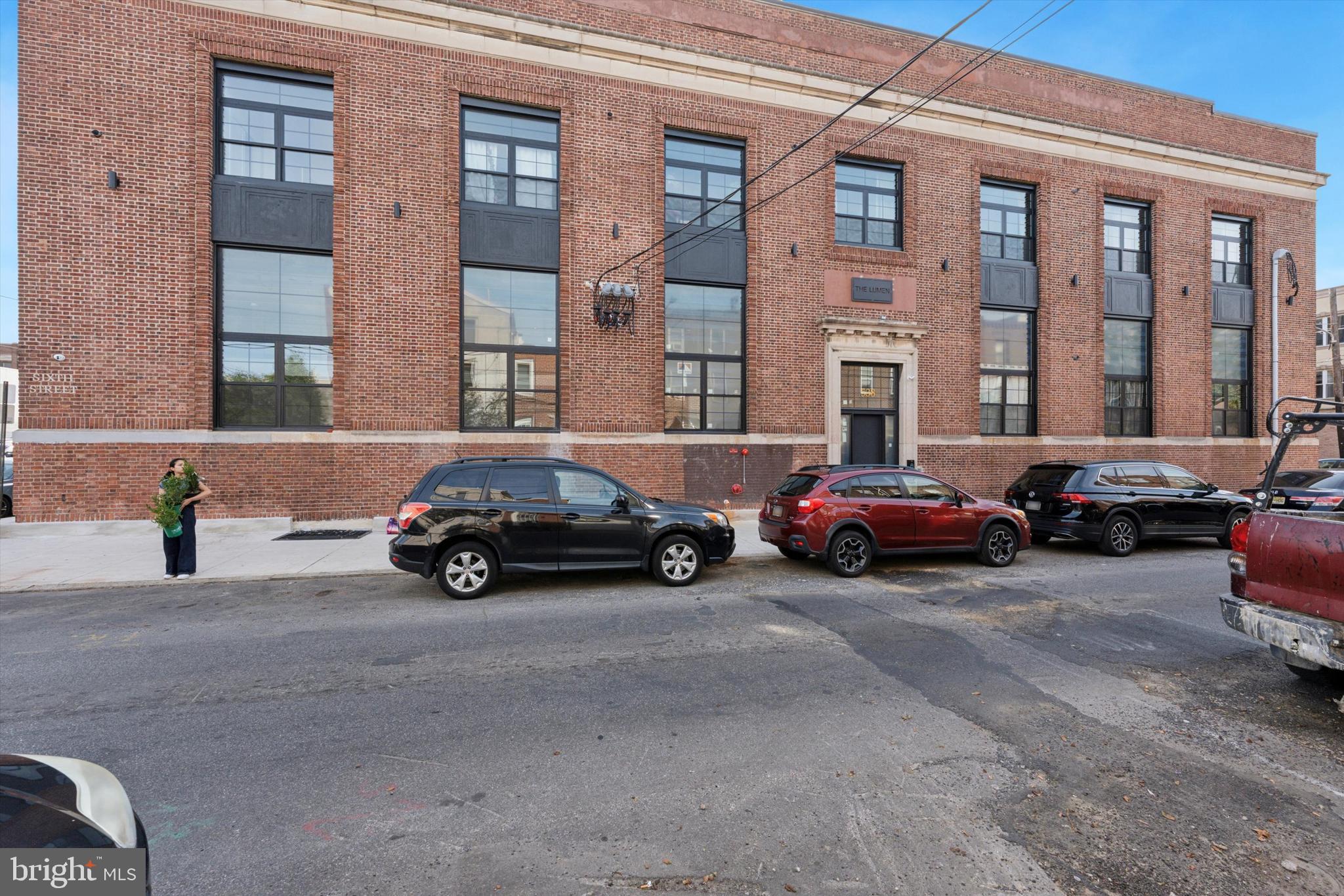 QUEEN VILLAGE - Commercial Lease