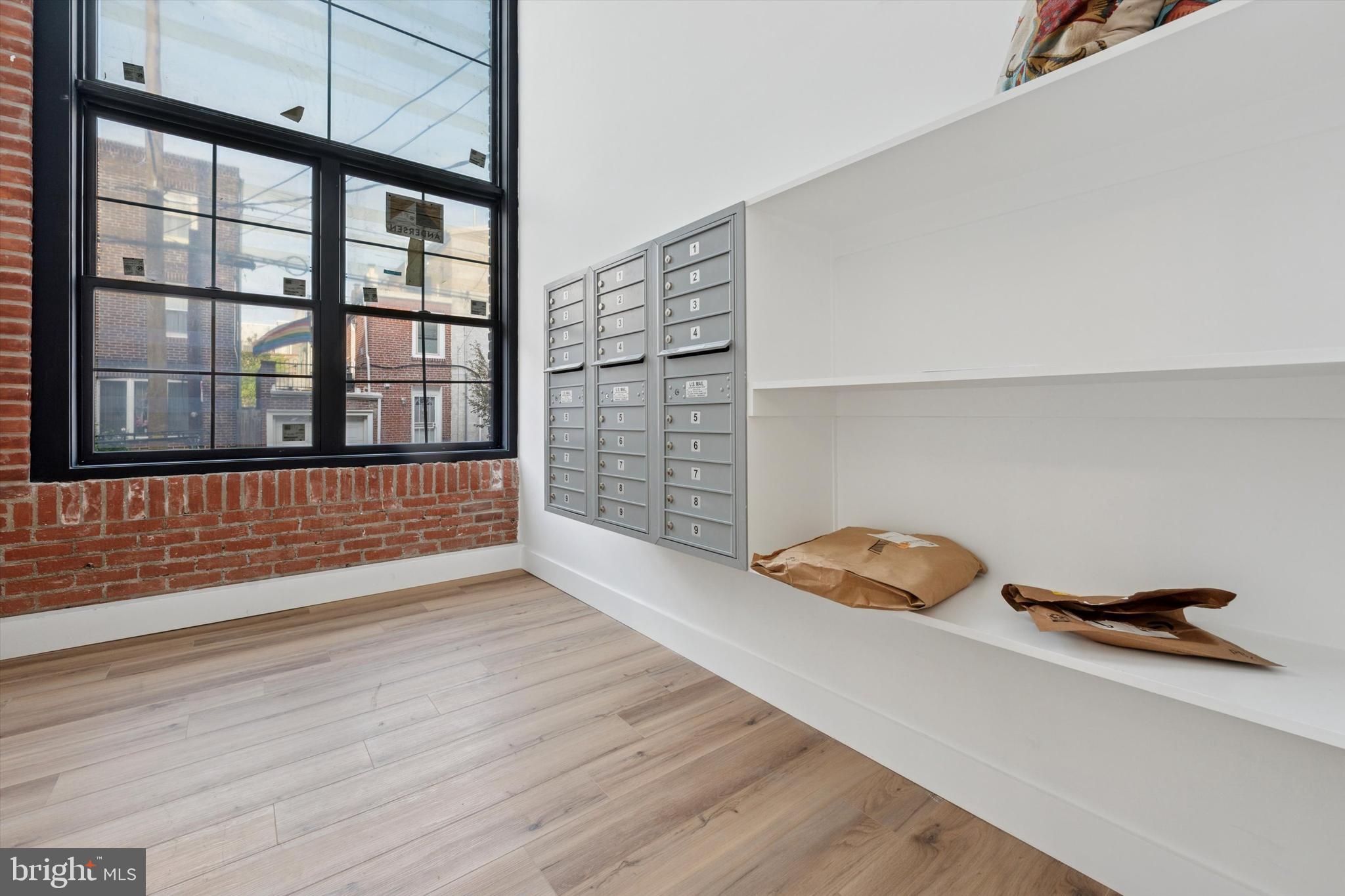 QUEEN VILLAGE - Commercial Lease