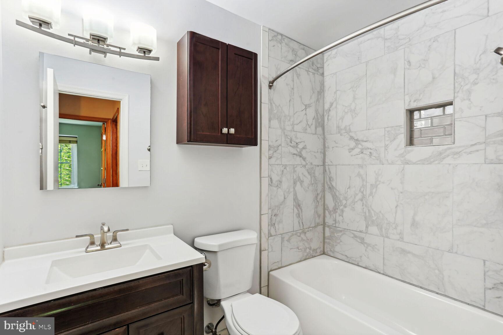 KEENE MILL WOODS - Residential Lease