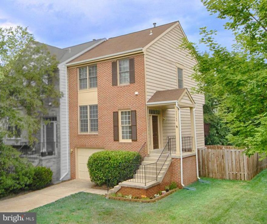 Don't not let this spacious single car end unit garage townhome pass you by. Pride of ownership through out the home. You will fall in love with the beautiful master bathroom suite. Any chef will enjoy cooking in this updated kitchen. Deck and walk out basement is great for entertaining. Wonderful amenities to enjoy in the Woodstone neighborhood as well.