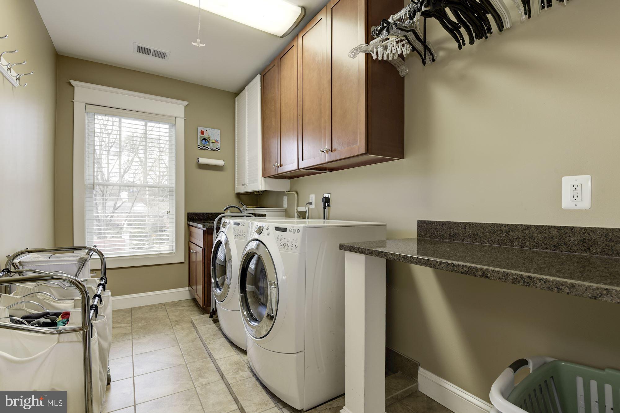 BROYHILL HILLS - Residential