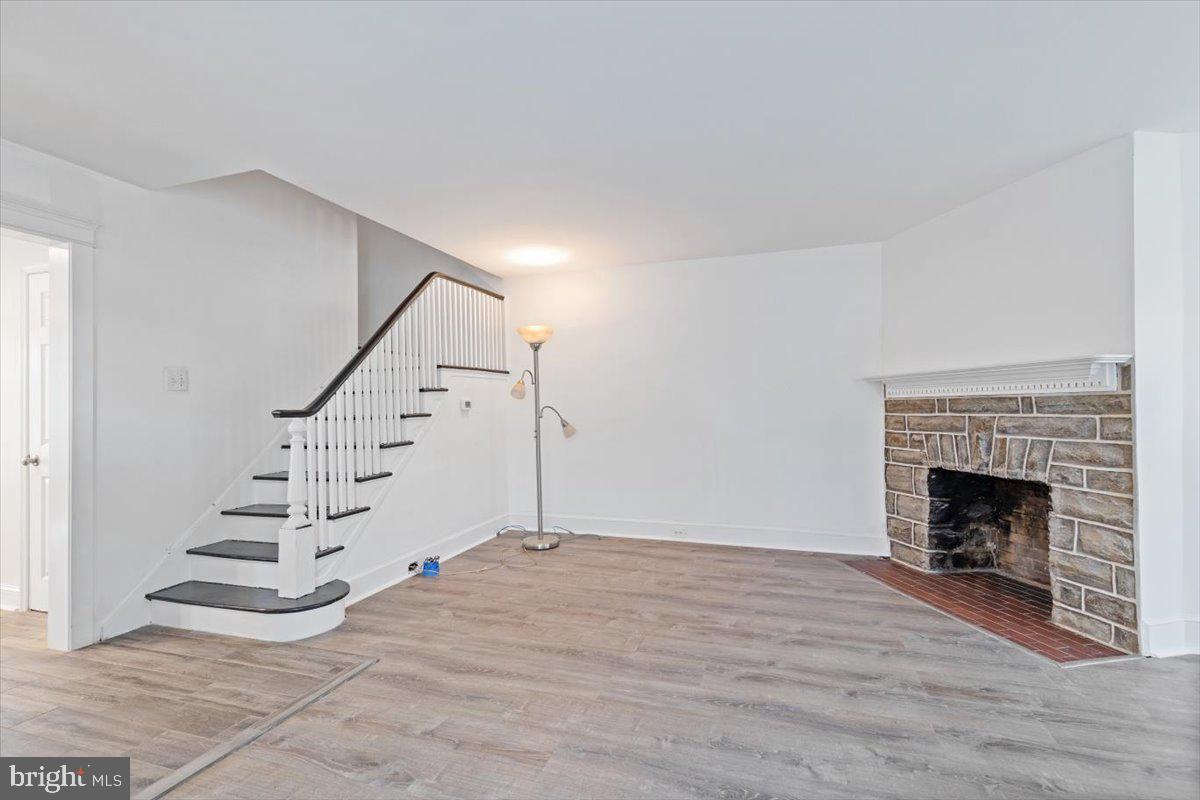 514 E LANCASTER AVENUE