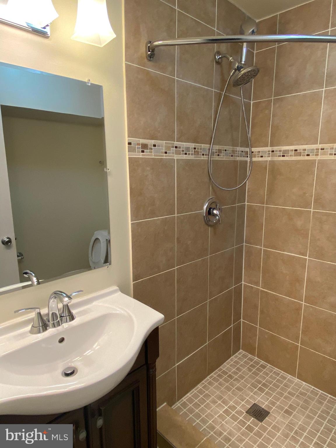 SOUTHGATE WOODS TOWNHOUSES - Residential Lease