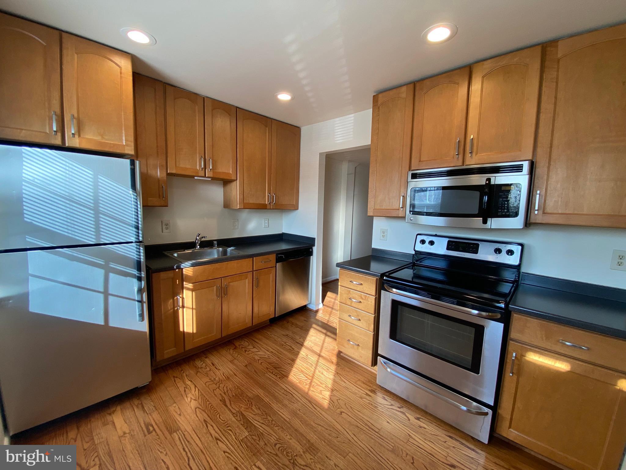 SOUTHGATE WOODS TOWNHOUSES - Residential Lease